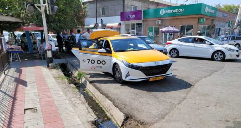How to get from Khujand to Dushanbe?